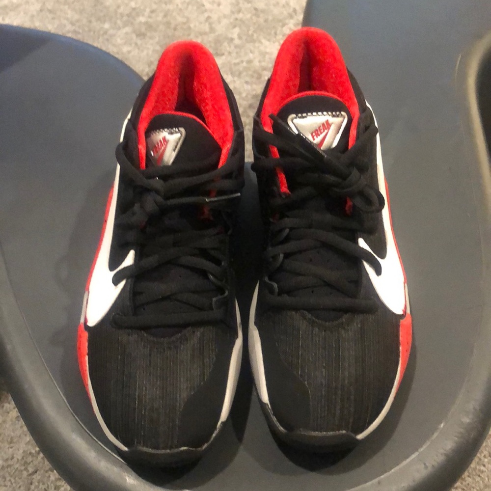 Like new, never worn. Nike Zoom Freak 2